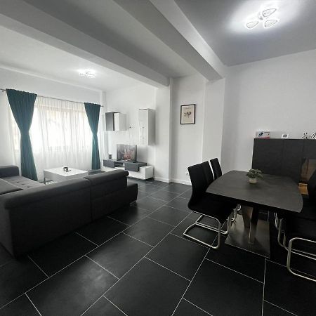 Marvellous Aparthotel With Master Apartments Suceava Dış mekan fotoğraf