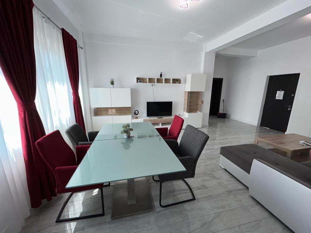Marvellous Aparthotel With Master Apartments Suceava Dış mekan fotoğraf
